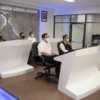 Tim Ahli Satgas Citarum Andy Garna mempresentasikan Command Center pada Menko Bidang Kemaritiman dan Investasi Luhut Binsar Pandjaitan.