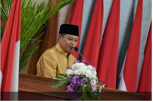 Wakil Gubernur Jawa Barat Uu Ruzhanul Ulum saat menghadiri Rapat Paripurna DPRD Kabupaten Kuningan dalam rangka Hari Jadi ke- 523 Kabupaten Kuningan, di Ruang Kantor DPRD Kabupaten Kuningan, Rabu (1/9/2021). (Foto: Shubhi Aldien/Biro Adpim Jabar)