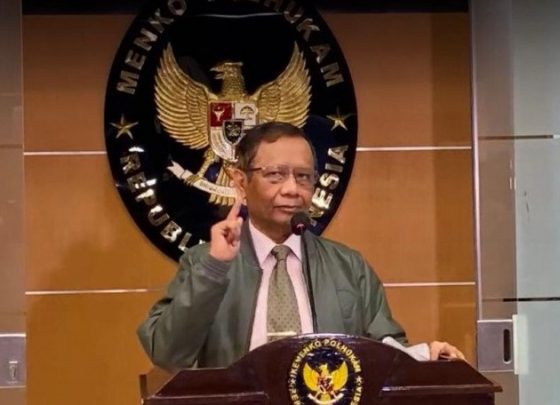 Pembakar Mesjid: Orang Gila, Pembakar Gereja:Teroris?. Begini Pesan Mahfud, MD