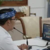 Gubernur Jawa Barat (Jabar) Ridwan Kamil saat bersilahturahmi dengan Paguyuban Pasundan Papua di Yonif 751, Jayapura, Jumat (1/10/2021). (Foto: Yogi Prayoga S/Biro Adpim Jabar)