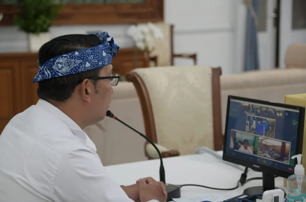 Gubernur Jawa Barat (Jabar) Ridwan Kamil saat bersilahturahmi dengan Paguyuban Pasundan Papua di Yonif 751, Jayapura, Jumat (1/10/2021). (Foto: Yogi Prayoga S/Biro Adpim Jabar)