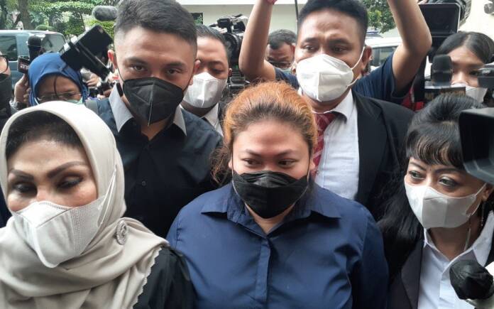 Penipuan CPNS, Anak Nia Daniaty Minta Pemeriksaan Ditunda (Foto: Jpnn)