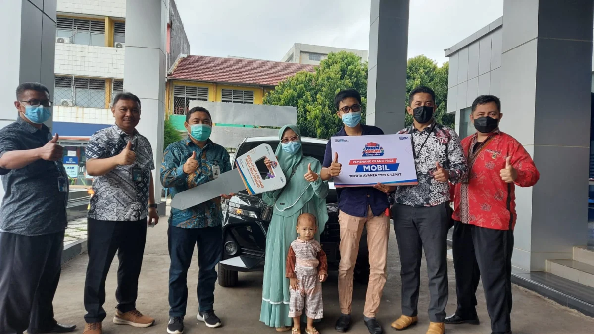 BRI Cabang Subang Serahkan Hadiah Mobil Avanza kepada Pemenang Undian Simpedes