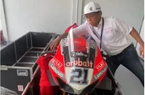 Ducati Marah Besar, Panitia Lokal Mandalika Unboxing Ilegal Motor Superbike (Foto: Oknum Panitia Lokal Unboxing Ducati)
