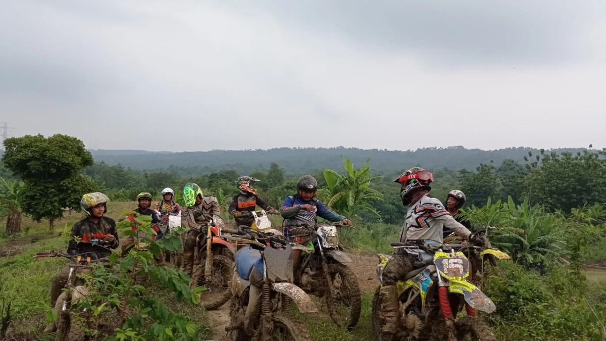 Semerbak Lumpur Lengket Menguji Ketahanan Karawang Offroader