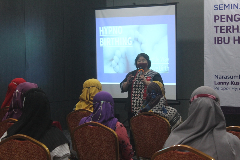 Dorong Penurunan Kasus Kematian Ibu dan Bayi, Bidan di Subang Ikuti Seminar Hypnobirthing