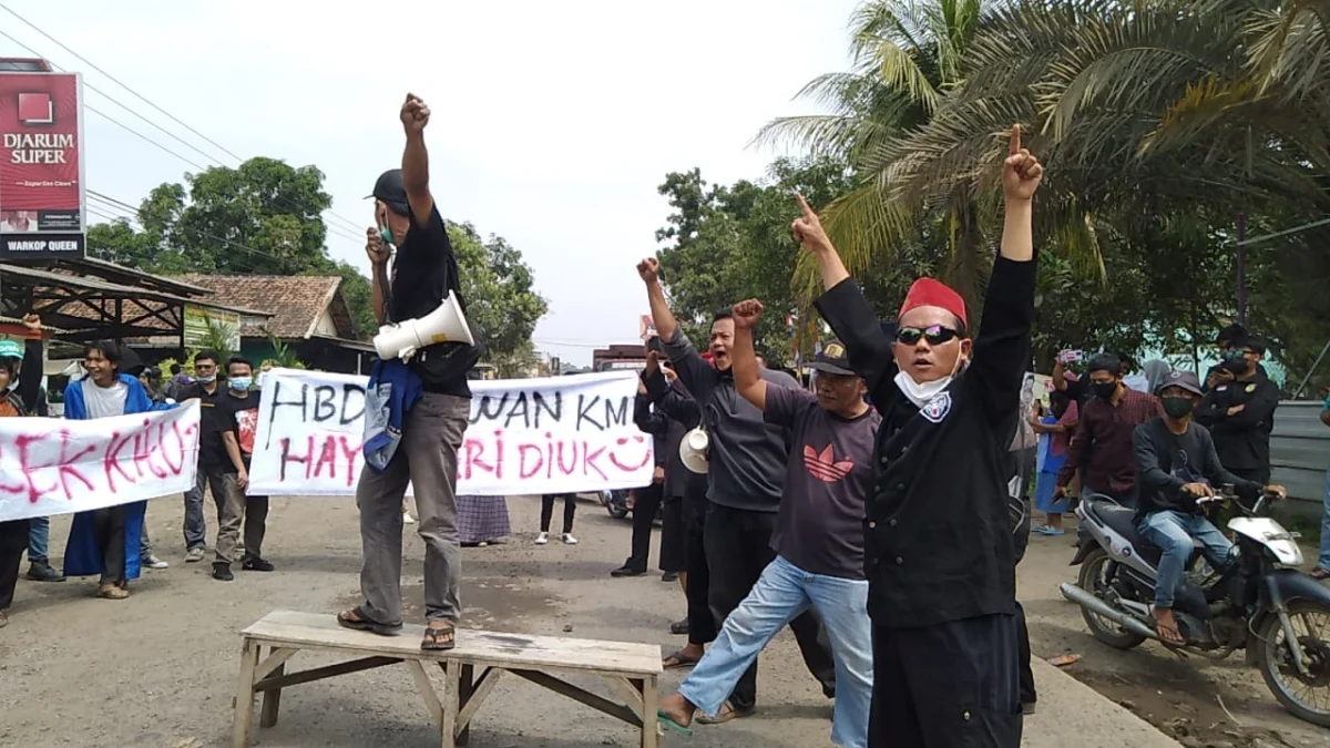 Jalan Provinsi di Pamanukan Diblokir, Warga: Harus Diperbaiki 3 x 24 Jam