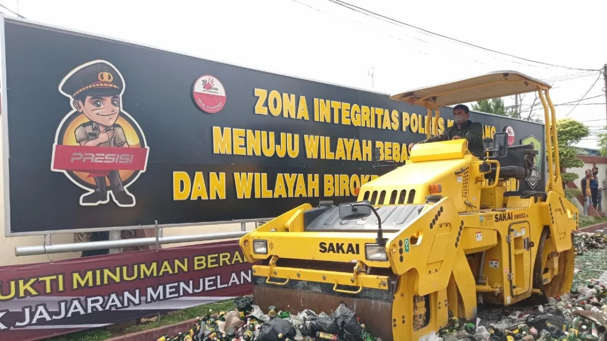 Jelang Nataru 22.000 Botol Miras Dimusnahkan Kapolres Karawang: Hasil Operasi Pekat 