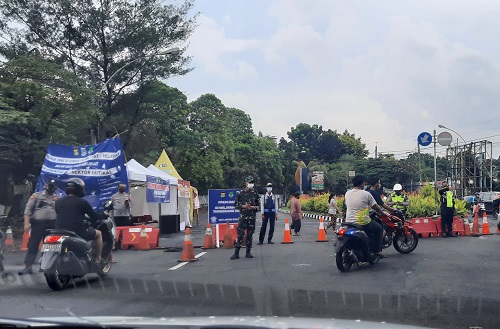 Jalan Bandung yang ditutup, ada 10 titik mada malam Tahun Baru 2022 (Ilustrasi penutupan jalan)