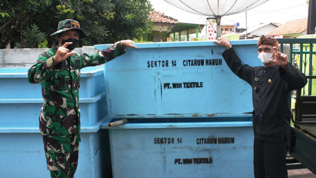 Pendistribusian Tempat Sampah Jaga Kebersihan Lingkungan