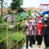 Usai Diterjang Banjir 2021, Jembatan Gantung di Cikaum Diresmikan