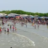 Libur Tahun Baru, Pantai Pondok Bali Ramai Dikunjungi Wisatawan