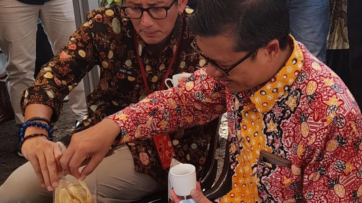 Sandiaga Uno ke Subang, Ngopi dan Cicipi Keripik Pisang Bareng Wabup