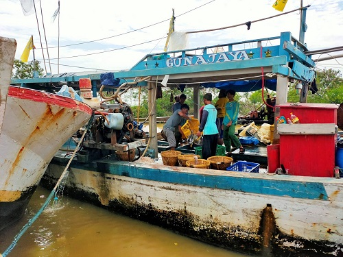 PENURUNAN: Kondisi pelelangan ikan di KUD Mina Fajar Sidik ketika musim panen ikan. Namun kini tengah alami penurunan produksi akibat cuaca dan gelombang tinggi air laut. DOK PASUNDAN EKSPRES