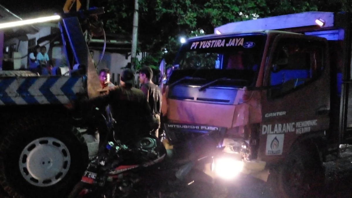 Kawal Ambulan, Pengendara Motor Ini Tewas Setelah Ditabrak Truk (Foto: Dok. Pasundan Ekspres/Juni)