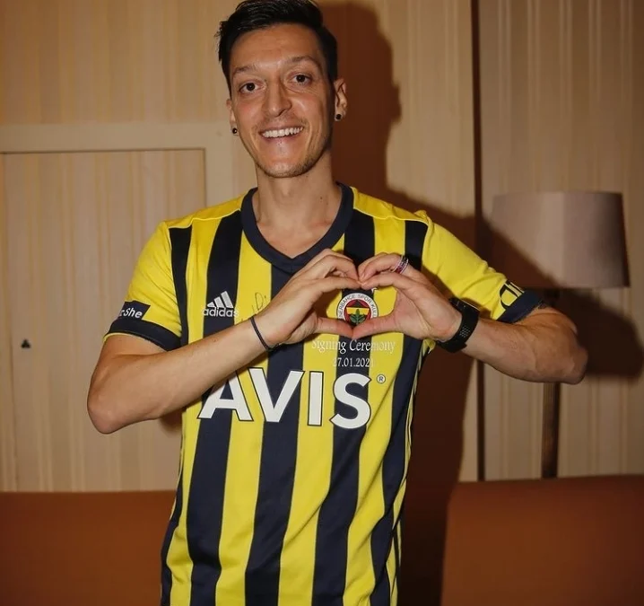 Akun Instagram RANS Entertainment Sudah Pasang Foto Ozil, Jadi Pindah ke RANS Cilegon FC ?