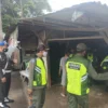 Puluhan bangunan liar di Jalan Interchange Karawang Barat Dibongkar Satpol PP