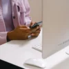 Apakah Boleh Bermain Handphone Saat Ada Petir