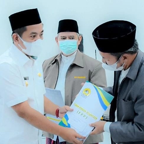 464 Pesantren di Karawang Terima Piagam Izin Operasional Pembaharuan