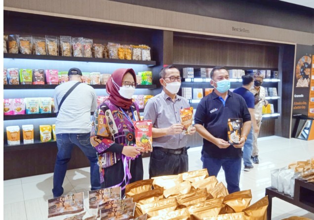 Bersama UMKM, Gramedia Karawang Launching Food And Craft Festival