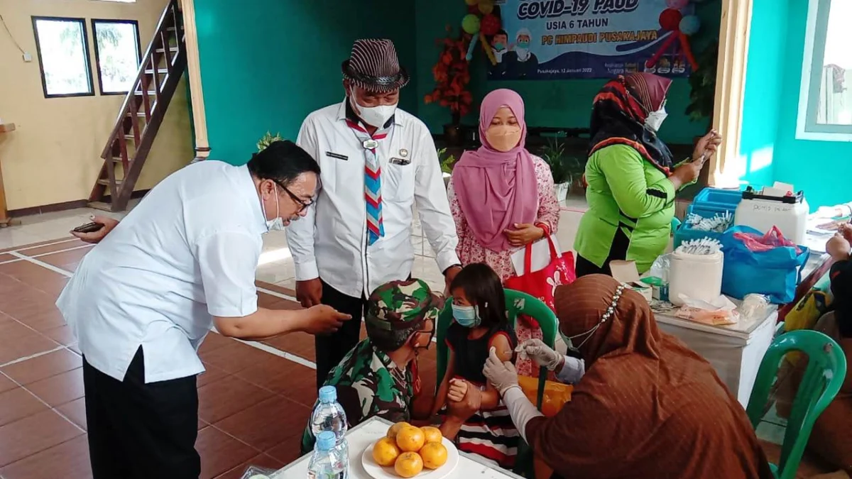 Kasus Covid-19 Naik, Pemerintah Kecamatan Pusakajaya Gencarkan Vaksinasi Anak Sekolah