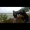 Viral, Dua Orang Pelajar di Karawang Dikeroyok Hingga Tersungkur 