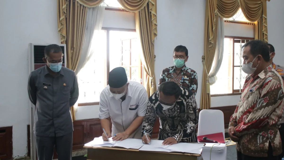 Disaksikan Bupati MoU Pembangunan UPI Subang Ditandatangani BUMD PT SS dan UPI Edun