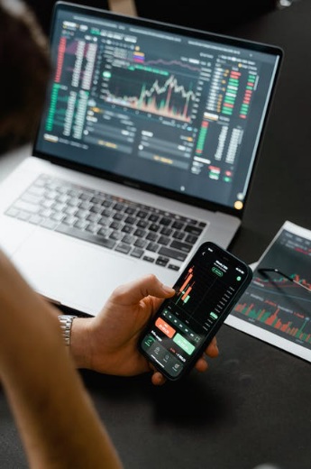 Trading Binary Options Menyeret Nama Indra Kenz, Kuasa Hukum: Proses Juga Affiliator Lainnya