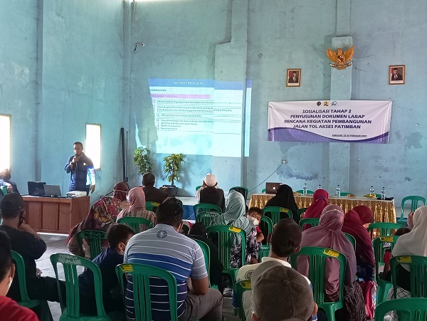 SOSIALISASI PEMBANGUNAN: Sosialisasi tahap II penyusunan LARAP pembangunan jalan tol Cipali-Patimban, Selasa (22/2). YOGI MIFTAHUL FAHMI PASUNDAN EKSPRES