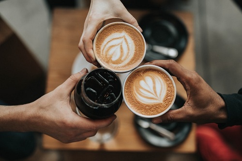 Sikat Gigi, Sebaiknya Setelah atau Sebelum Minum Kopi? Begini Penjelasan Ahli