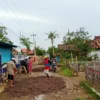 Warga Desa Patimban Perbaiki Jalan Secara Swadaya