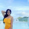 Dijuluki Pemersatu Bangsa, Mami Siska Liburan dengan Busana Menggoda (IG siscamellyana22_official)