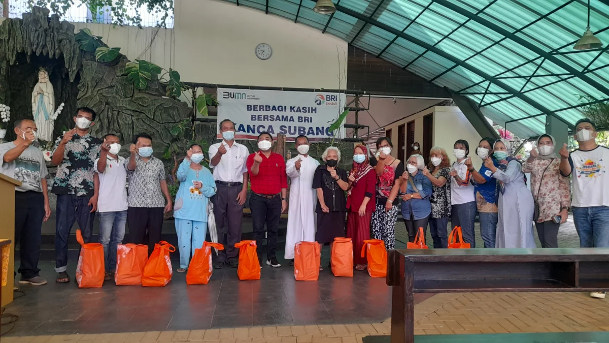 BRI Kanca Subang Berbagi Kasih, Bagikan Paket Sembako