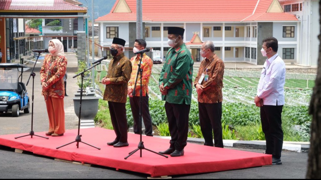 BERI SAMBUTAN: Wakil Presiden RI KH. Ma'ruf Amin saat meninjau Balai Pelatihan Vokasi dan Produktivitas (BPVP) Lembang, Bandung Barat, Rabu (23/03). EKO SETIONO/PASUNDAN EKSPRES