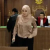 Menangis Haru, Angelina Sondakh Meminta Maaf Kepada Ayahnya karena Telah Berhijab