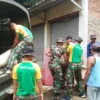 Resimen Armed Kostrad Renovasi Rumah Milik Istri Veteran di Purwakarta