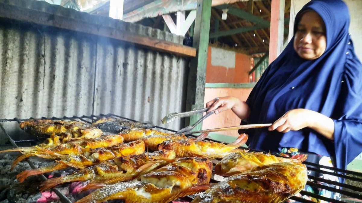 Ikan Bakar di Buangan Cirata Jadi Favorit