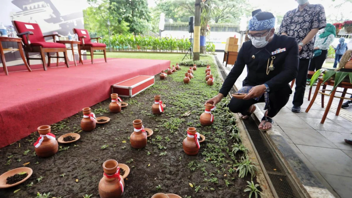 Tanah dan Air dari 27 kabupaten/kota di Jabar Dibawa ke IKN