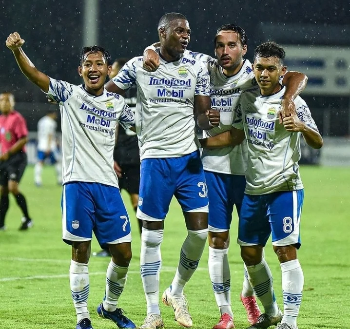 Malam Ini Penentuan Bagi Persib Bandung, Bertemu Persibaya