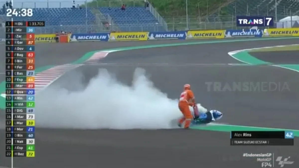 Sangarnya Sirkuit Mandalika, Motor Alex Rins Terbakar Red Flag Dikibarkan