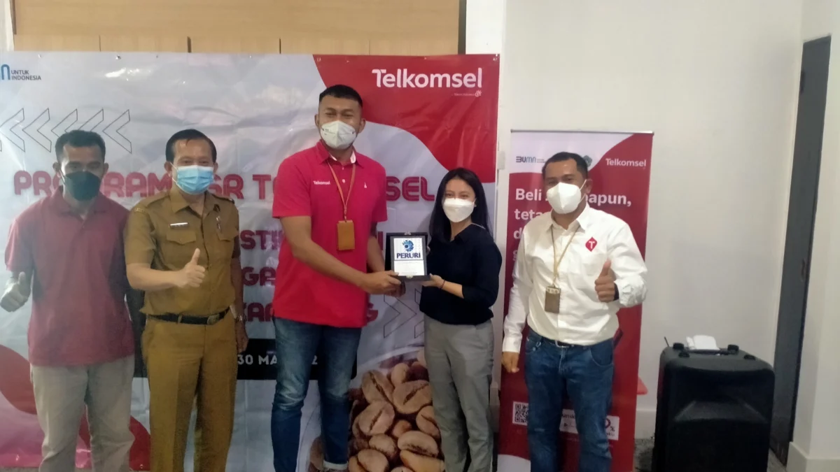 Telkomsel Serahkan Mesin dan Latih Roasting Kopi