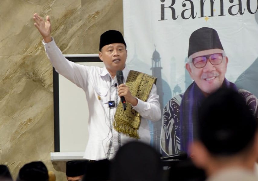 Wagub Jabar Uu Ruzhanul Ulum ketika subuh berjamaah bersama warga Sukabumi