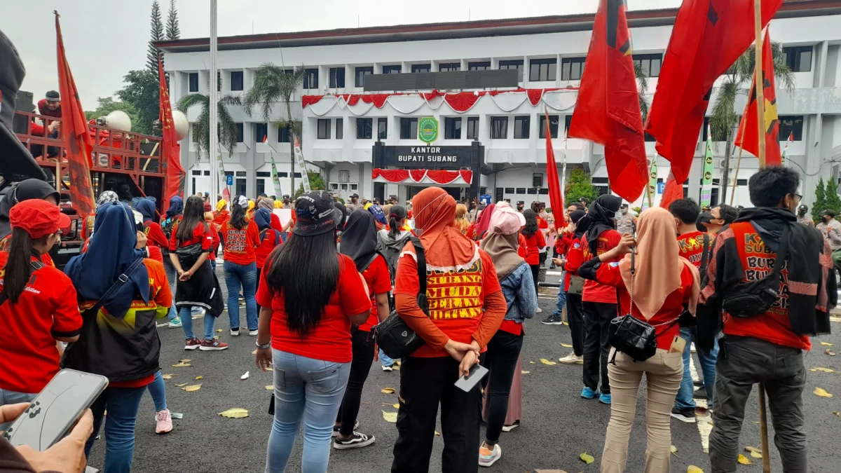 THR Dicicil Buruh Subang Gruduk Kantor Bupati