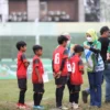 Ketua TP-PKK Provinsi Jawa Barat Atalia Praratya Kamil menghadiri Penutupan Turnamen Sepak Bola SSB U-10 Piala Ketua Persit Kartika Chandra Kirana Daerah III/Siliwangi se-Jabar di Stadion Siliwangi, Kota Bandung, Minggu (27/3/2022). (Foto: Rizal FS/Biro Adpim Jabar)