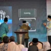 Gubernur Jawa Barat Ridwan Kamil mendamping Wakil Presiden Ma'ruf Amin saat korporatisasi pertanian digital di Pondok Pesantren Al-Ittifaq di Kecamatan Rancabali, Kabupaten Bandung, Selasa (22/3/2022).