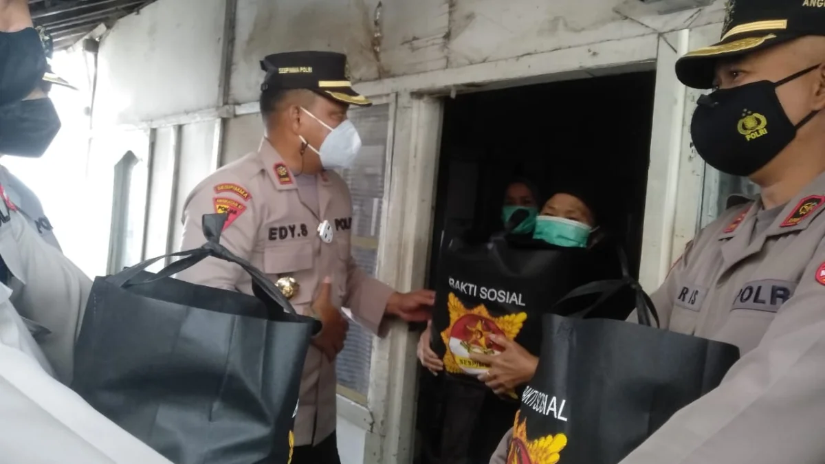 Sespim Polri Angkatan 67 Adakan Baksos, 150 Paket Sembako Dibagikan