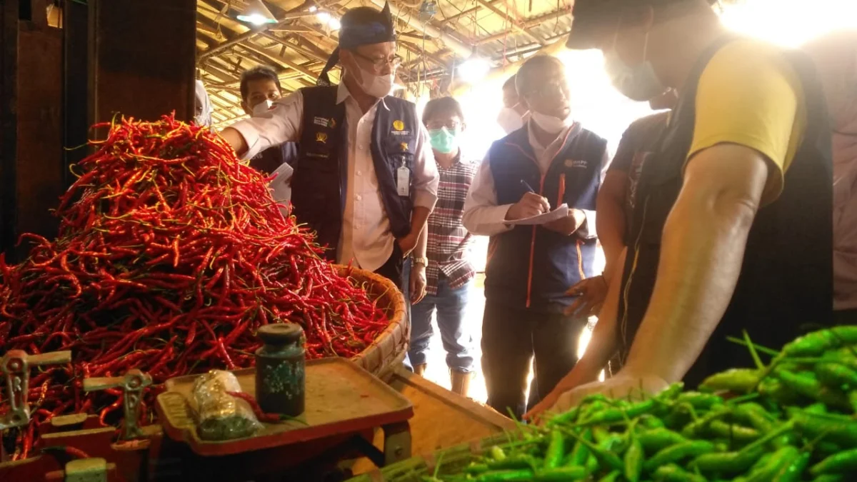 Harga Kebutuhan Pokok di Pasar Caringin Masih Stabil