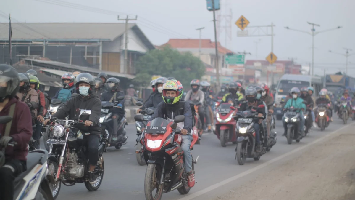 Lalu Lintas di Jalur Pantura: Ribuan Kendaraan Mulai Melintas, Kondisi Jumat Pagi Padat Lancar 