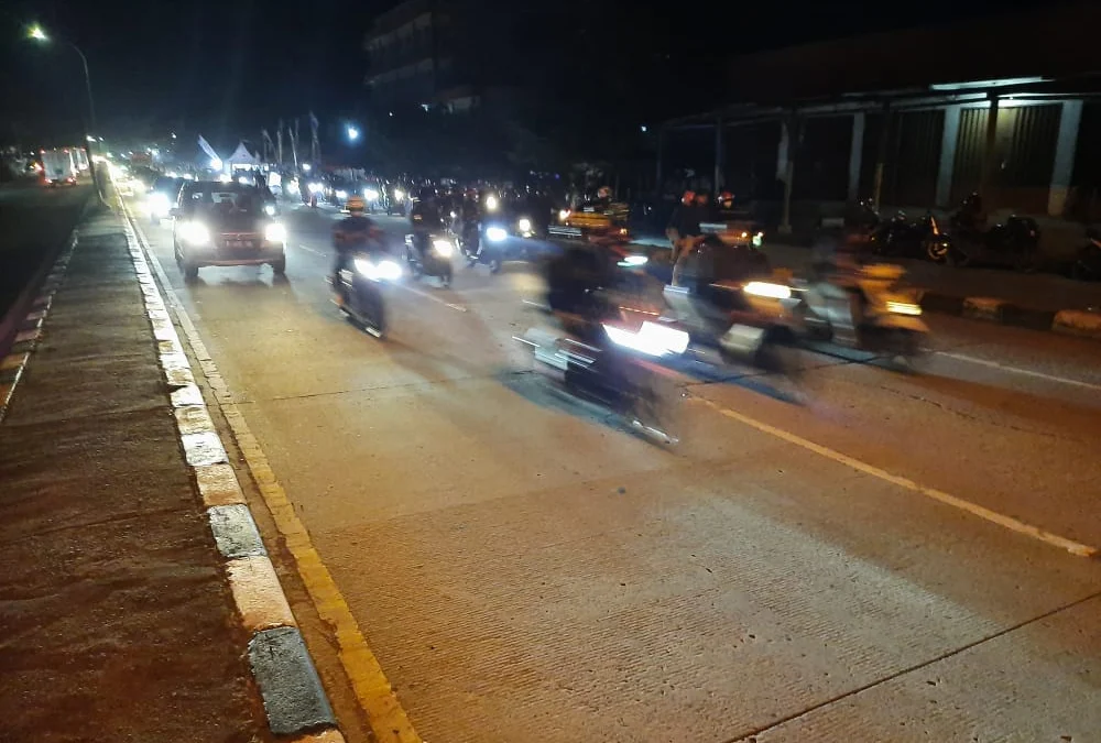 Serbuan Pemudik Motor Mulai Melintasi Karawang