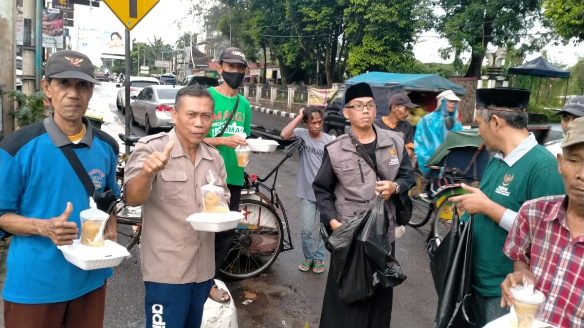 Jelang Akhir Ramadhan Baznas Bagikan 400 Takjil